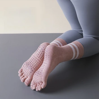 Женские однотонные резиновые носки в горошек для фитнеса, йоги, нескользящие хлопковые полосатые спортивные носки для пилатеса с пятью пальцами, зимние длинные теплые носки в горошек для женщин  5